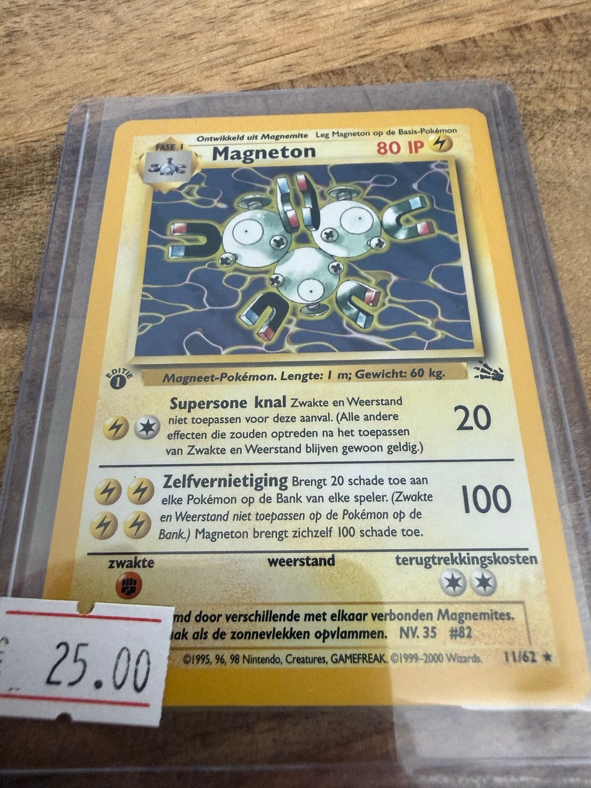 Magneton Pokémon Kaart 11/62 (1e Editie) - Jungle Set, Hobby en Vrije tijd, Verzamelkaartspellen | Pokémon, Ophalen of Verzenden