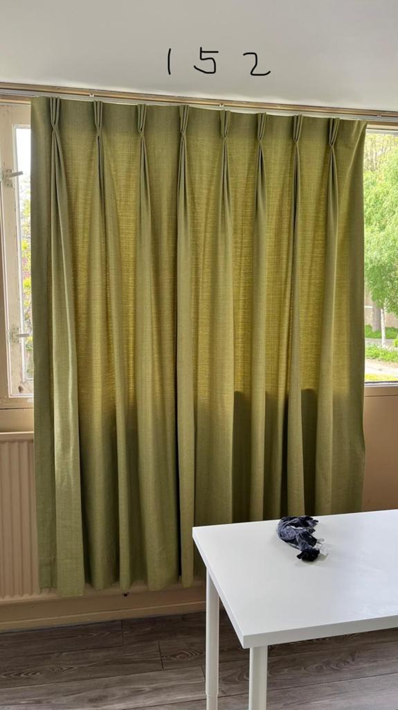 Groene gordijnen in goede staat, Ophalen