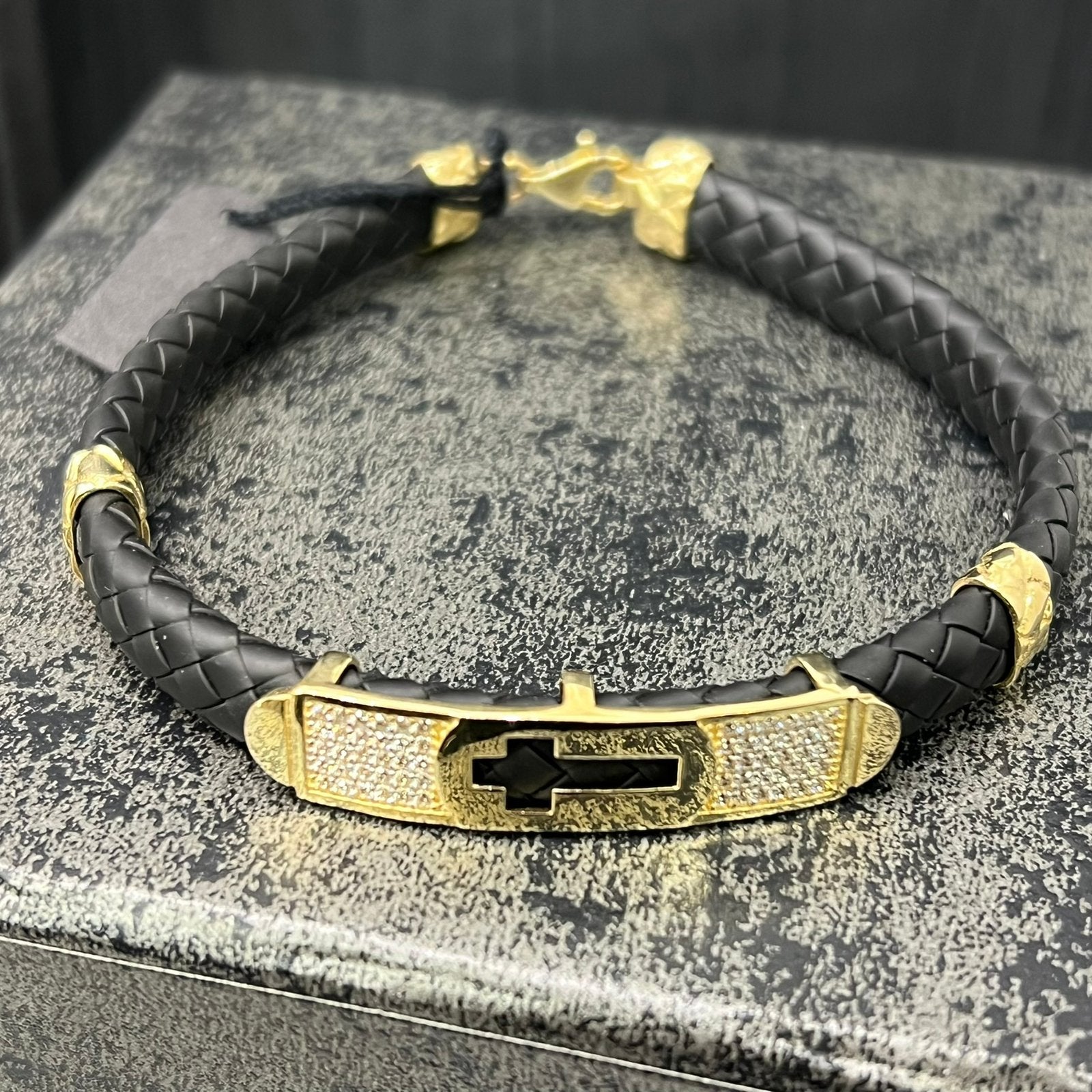 14 karaat gouden armband leder band kruis model, Ophalen of Verzenden, Nieuw, Goud