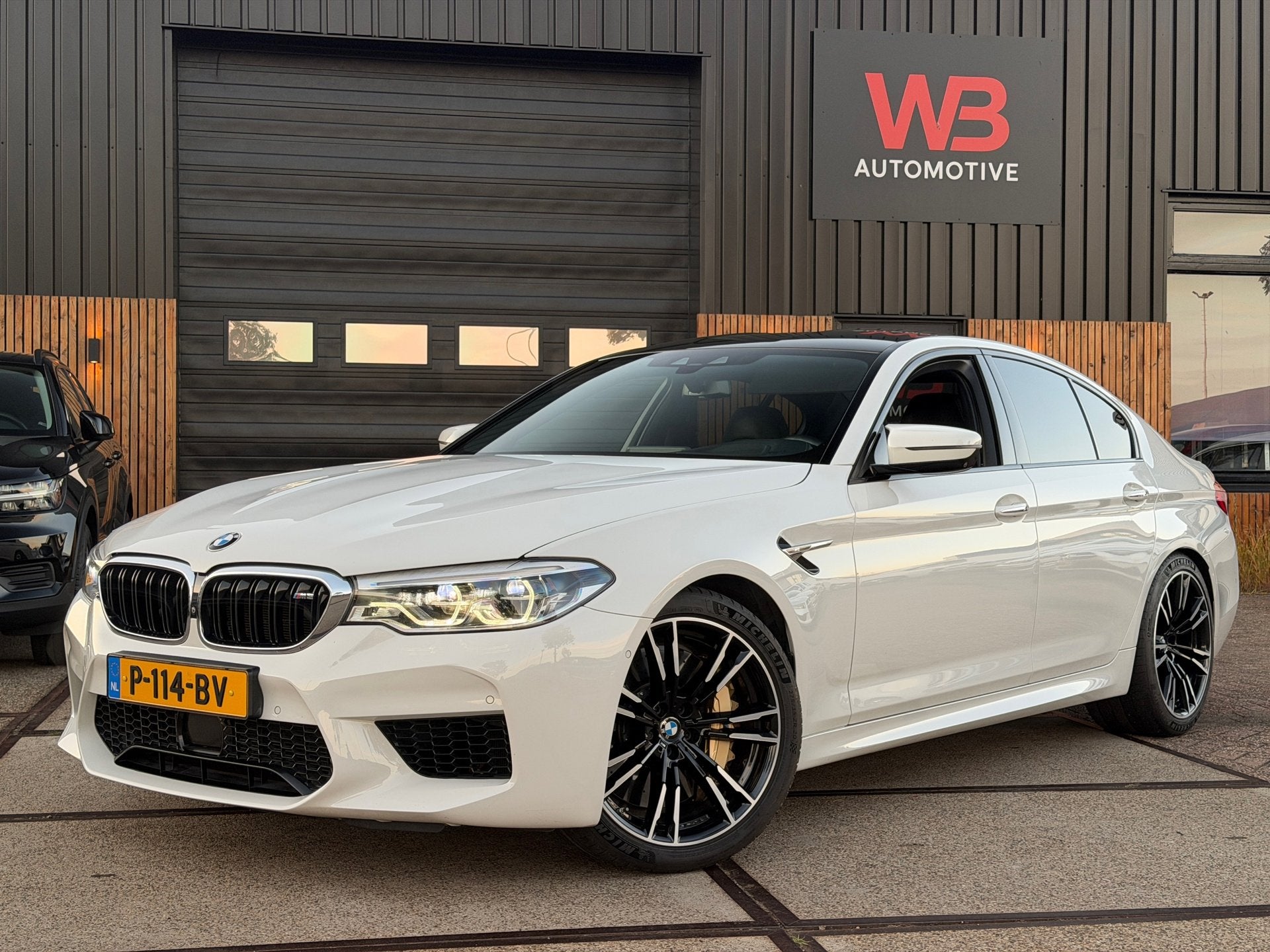BMW 5-serie M5 Volledig onderhouden en Bomvol opties!, Auto's, Gebruikt, 2000 kg, Wit, Bedrijf