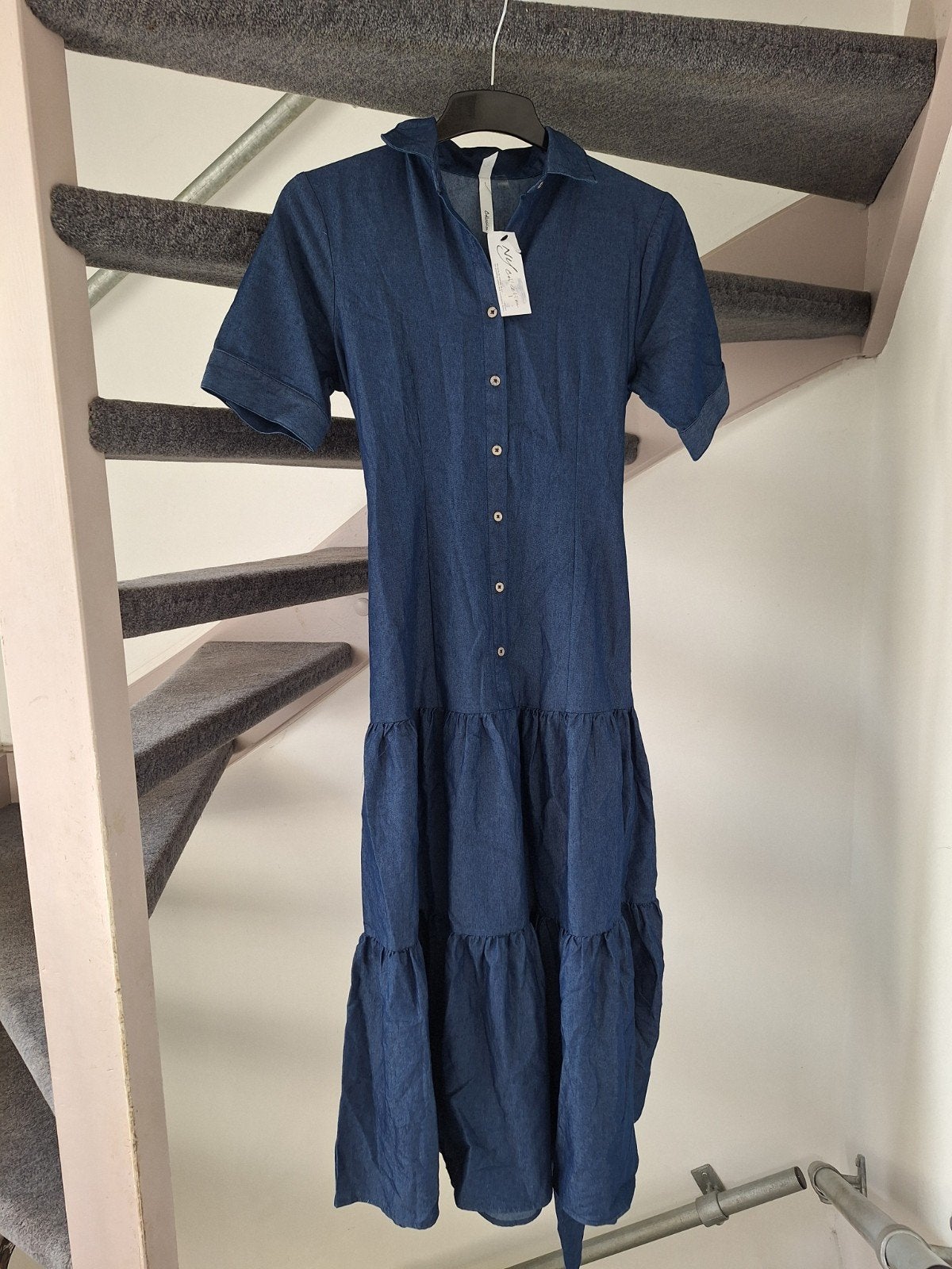 Nieuwe denim jurk met ruches en ceintuur - Maat M, Kleding | Dames, Maat 38/40 (M), Blauw, Nieuw, Ophalen of Verzenden