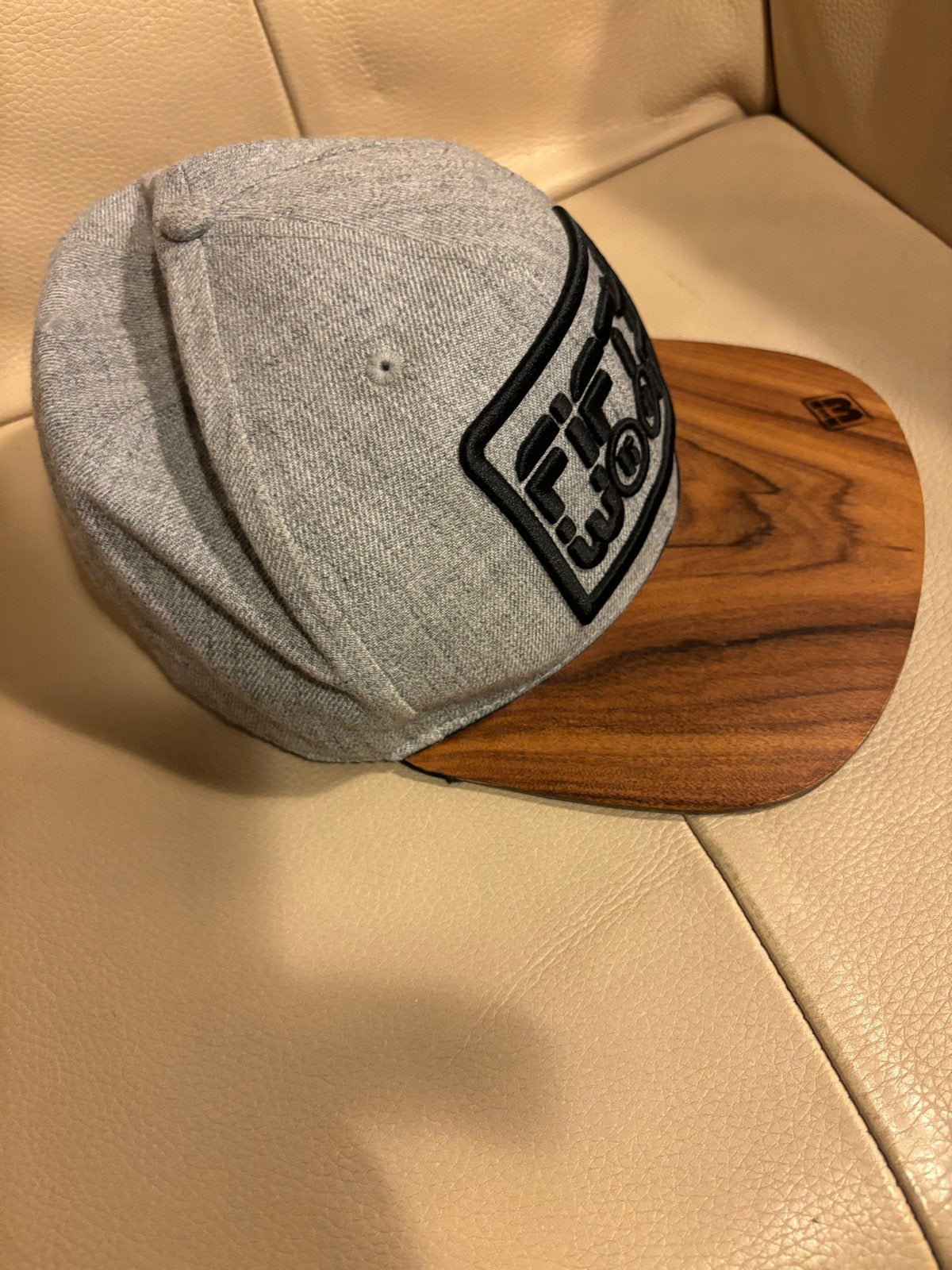 Fifty Wood Pet met luxe houten klep, Kleding | Dames, Hoeden en Petten, Verzenden, Zo goed als nieuw, One size fits all, Pet