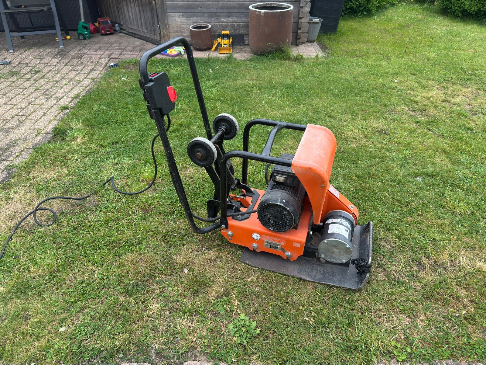 Trilplaat te huur: Euro Shatel 1400kn, Tuin en Terras, Ophalen, Nieuw, Overige soorten