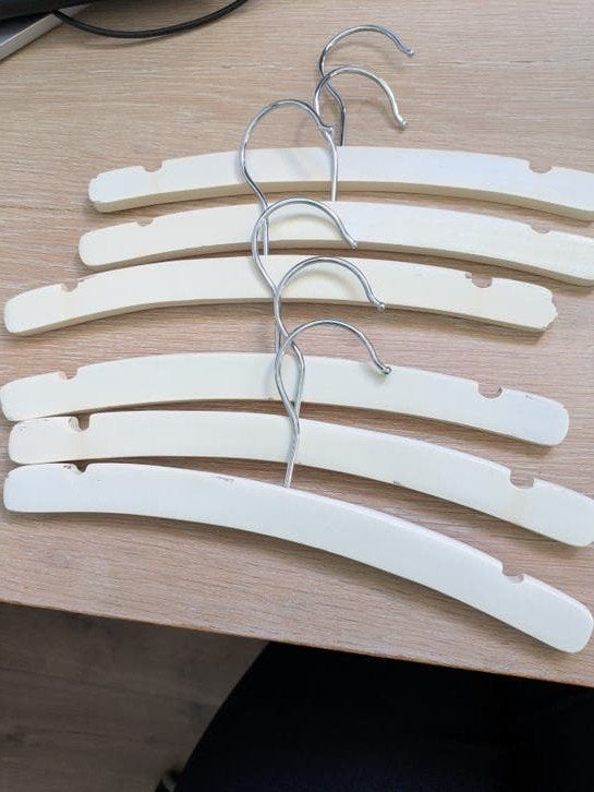 6 Witte Baby Kleerhangers - Gebruikt, Ophalen of Verzenden, Gebruikt, Overige materialen, Kinderen