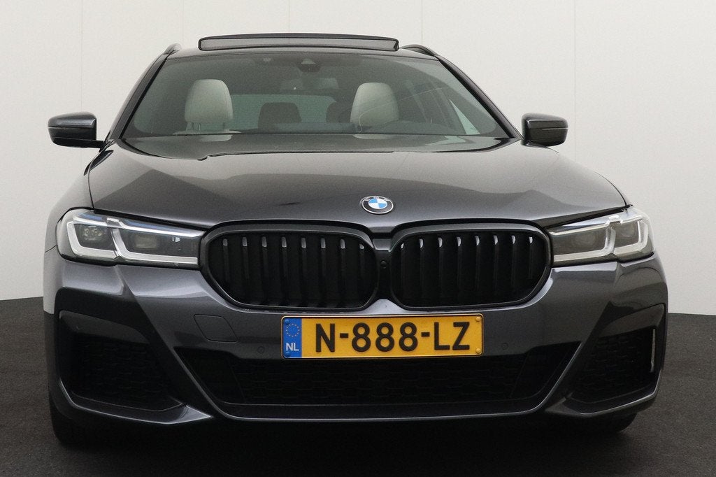 BMW 5 Serie Touring 530i 252 PK M-Sport Shadow-Line Pano-dak, Auto's, Automaat, 1998 cc, Achterwielaandrijving, Gebruikt