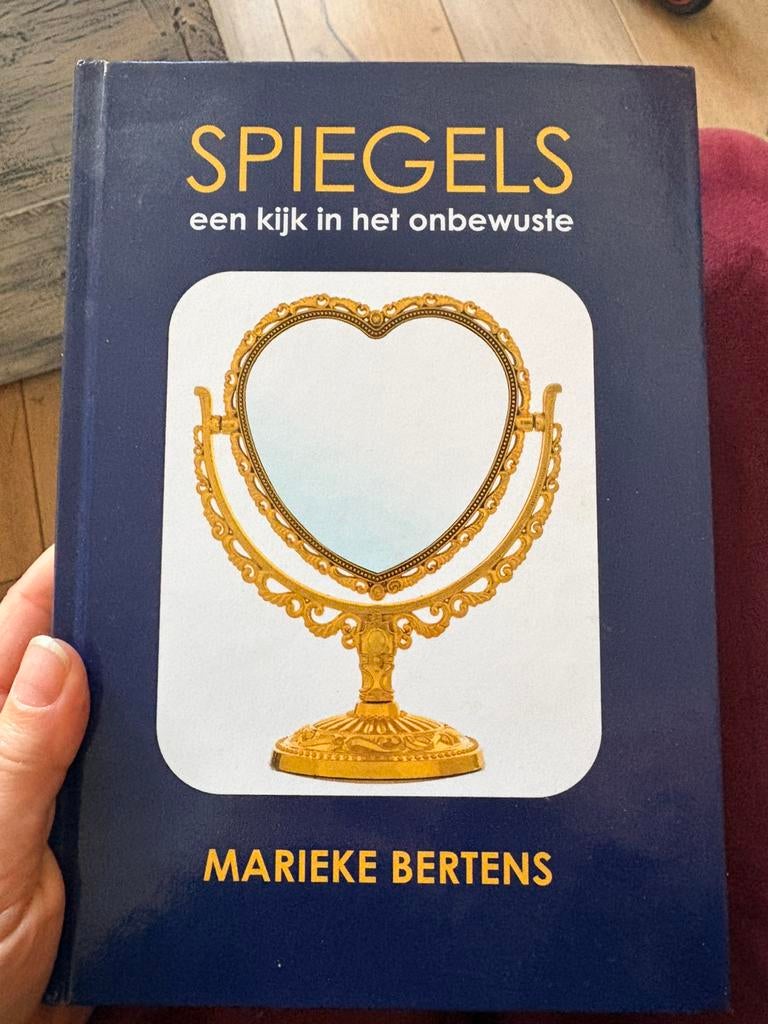 Spiegels - Marieke Bertens, Boeken, Spiritualiteit algemeen, Ophalen of Verzenden, Zo goed als nieuw, Instructieboek