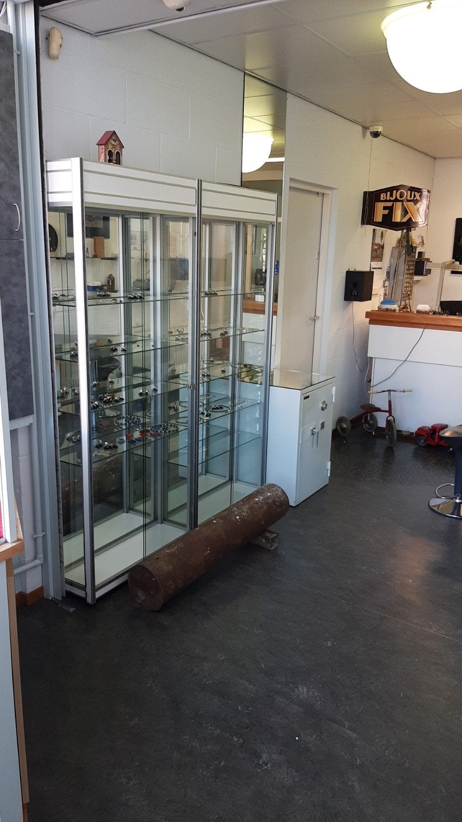 Vitrines Siletsy., 200 cm of meer, Glas, Modern, 25 tot 50 cm