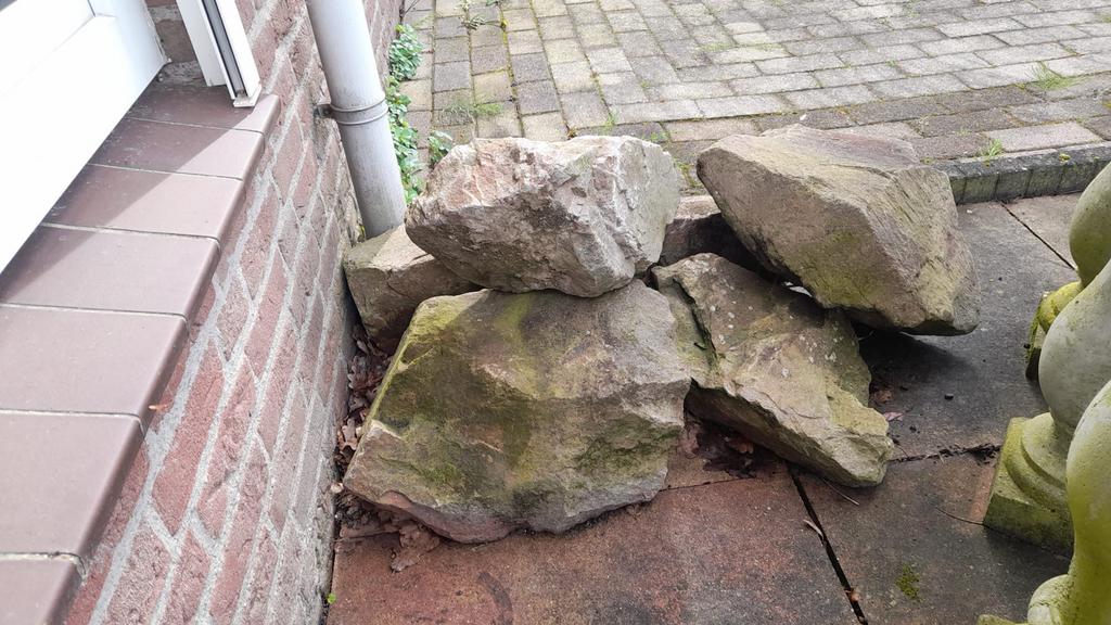 Grote natuurstenen rotsblokken / keien, Tuin en Terras, Ophalen, Overige materialen, Gebruikt, Kei