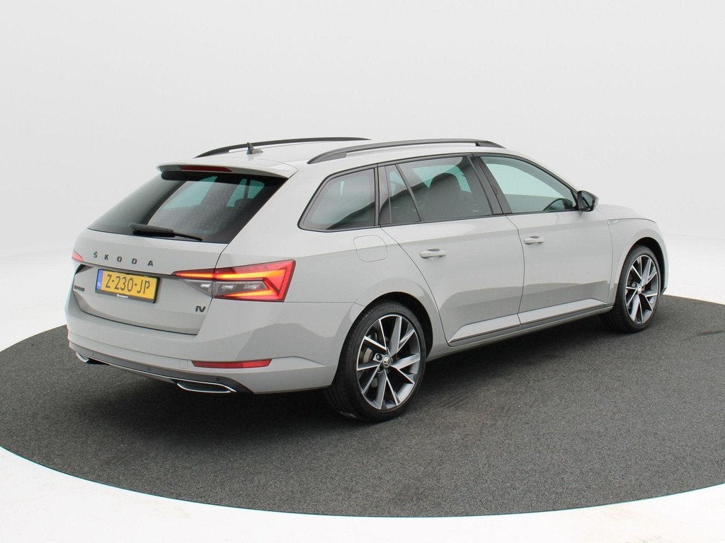 Skoda Superb Combi 1.4 TSI iV Sportline Business | Trekhaak, Auto's, Skoda, Gebruikt, 4 cilinders, Alcantara, 1668 kg