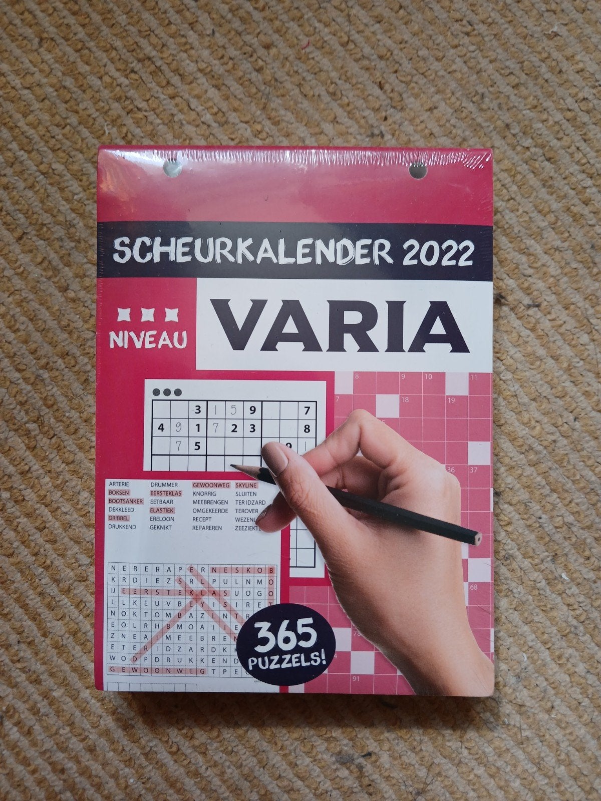 2 Scheurkalenders voor het gezin Feitjes en Varia 2022, Ophalen, Dagkalender, Zo goed als nieuw