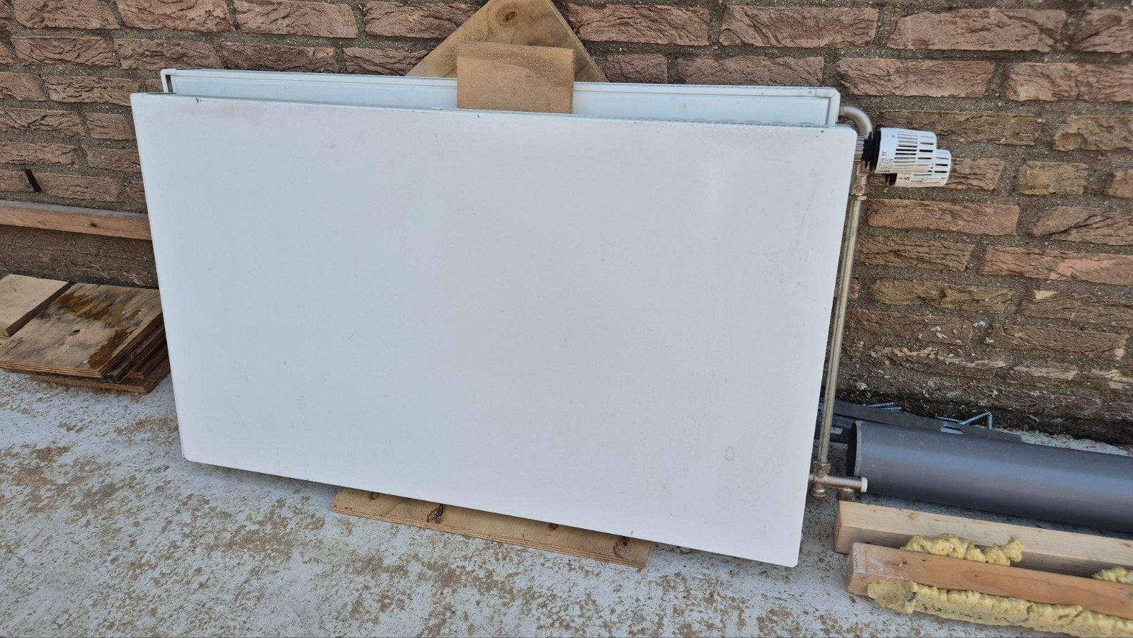 2 radiatoren 100x60 met beugels en thermostaatknoppen, Ophalen, 30 tot 80 cm, Gebruikt, Radiator
