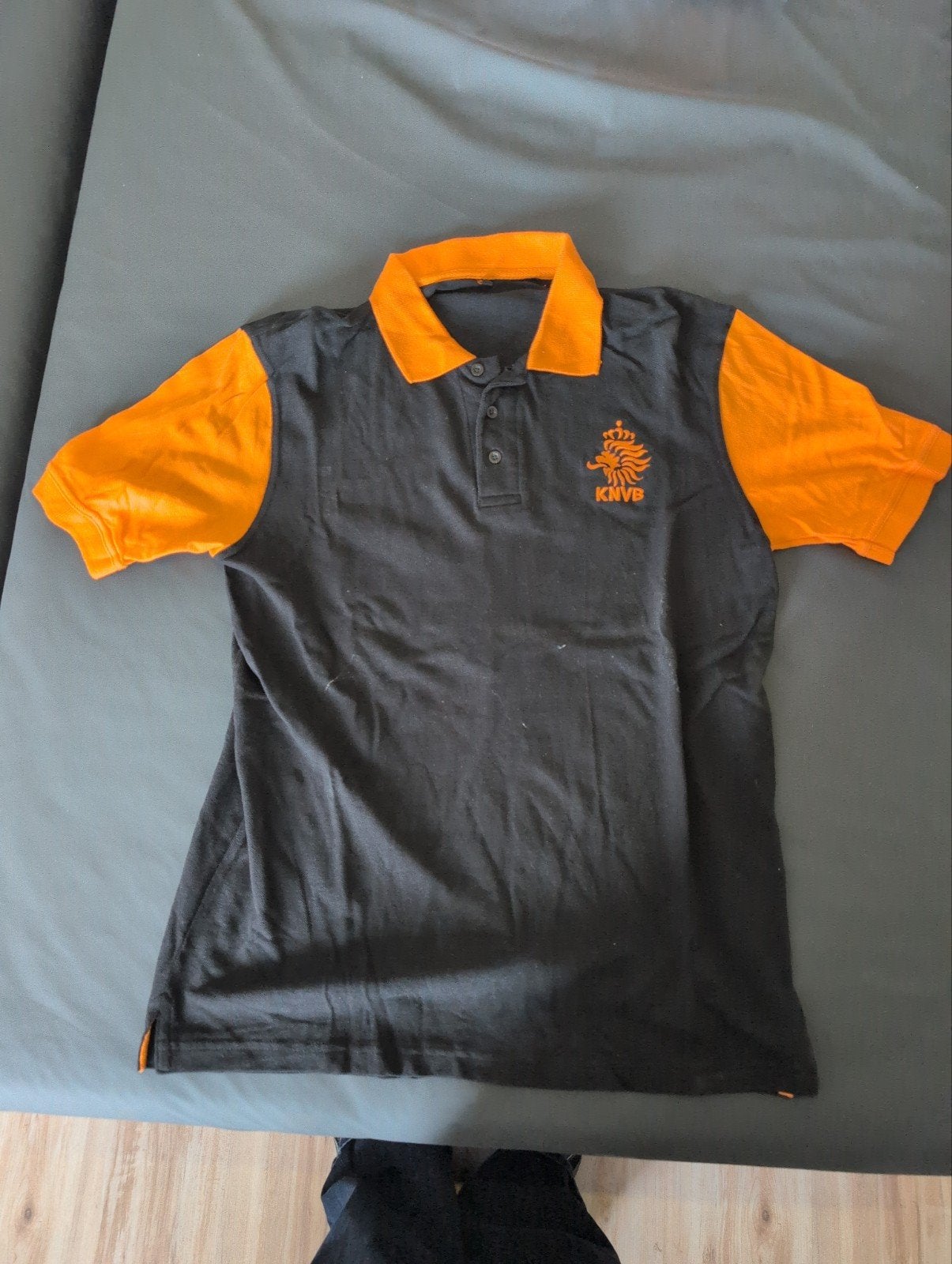 KNVB Polo Maat L - Zwart/Oranje, Ophalen of Verzenden, Gedragen, Maat 52/54 (L), Zwart