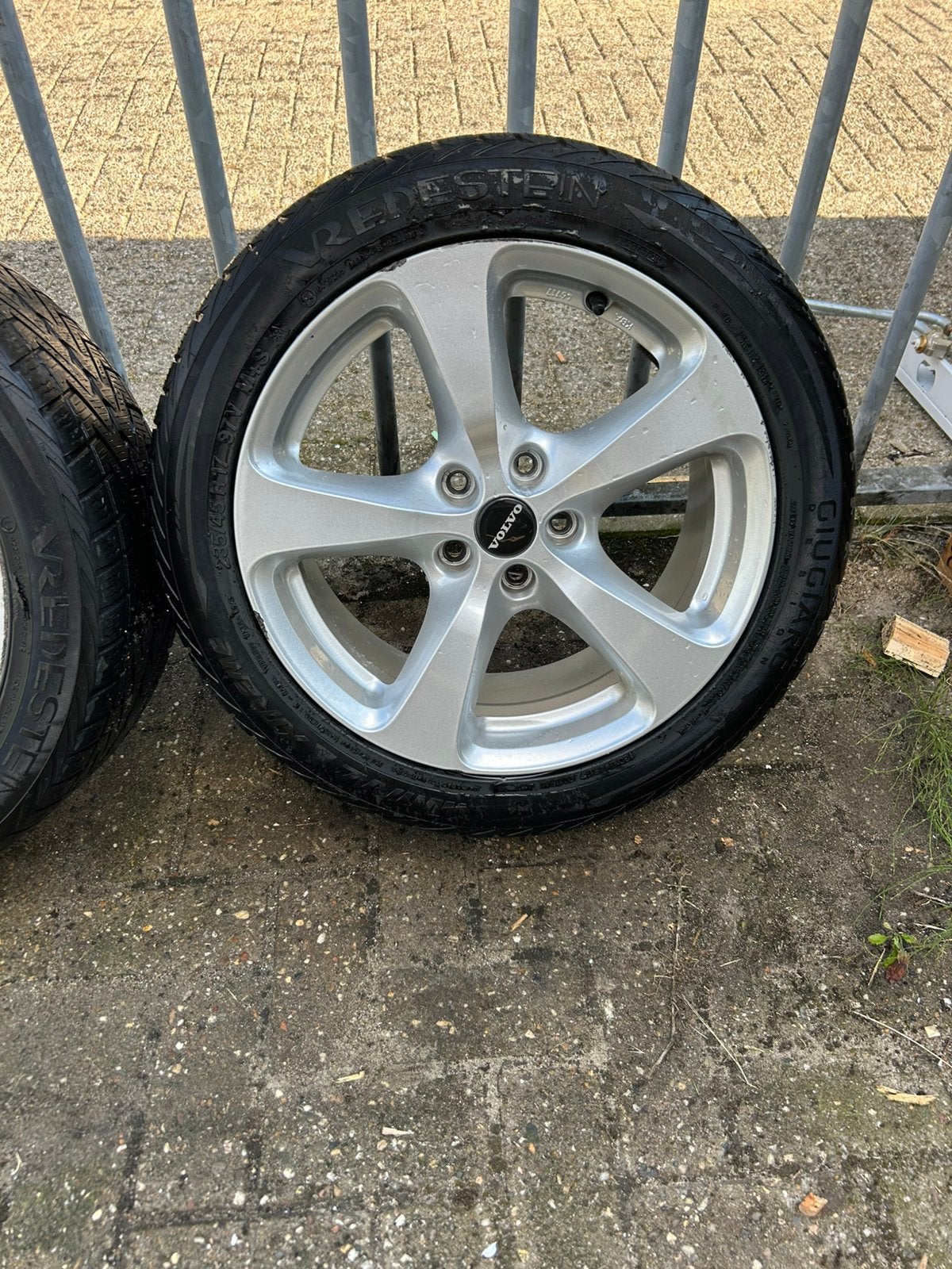 Volvo (Borbet) velgen 17 inch steek 5x108 ET40 + winterband, Ophalen, Velg(en), 17 inch, Winterbanden