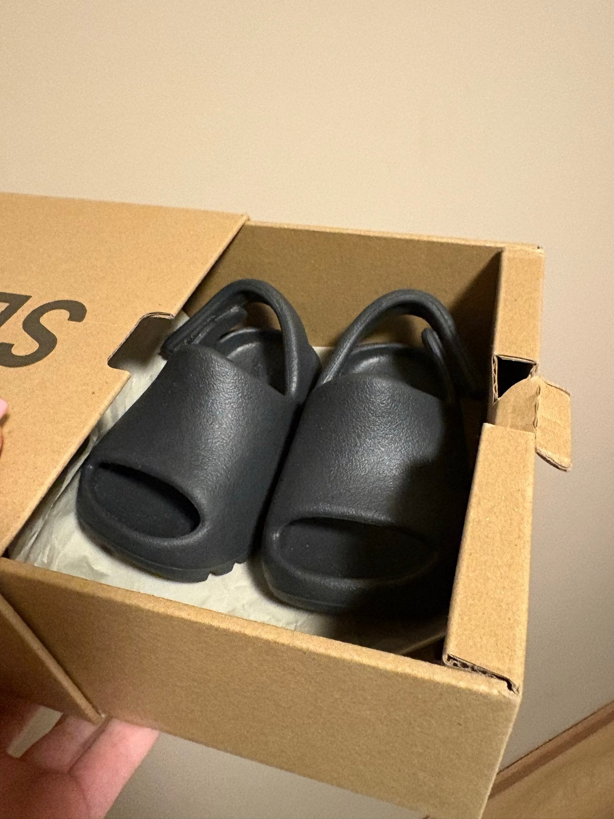 Adidas Yeezy Slide Kids - Zwart - Maat 20, Ophalen of Verzenden, Nieuw, Jongen of Meisje, Schoenen