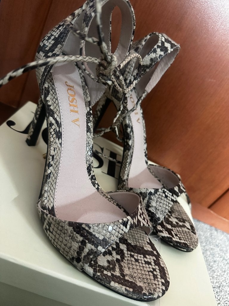Josh V - hakken met slangenprint in maat 38 NIEUW!, Beige, Nieuw, Ophalen of Verzenden, Schoenen met hoge hakken