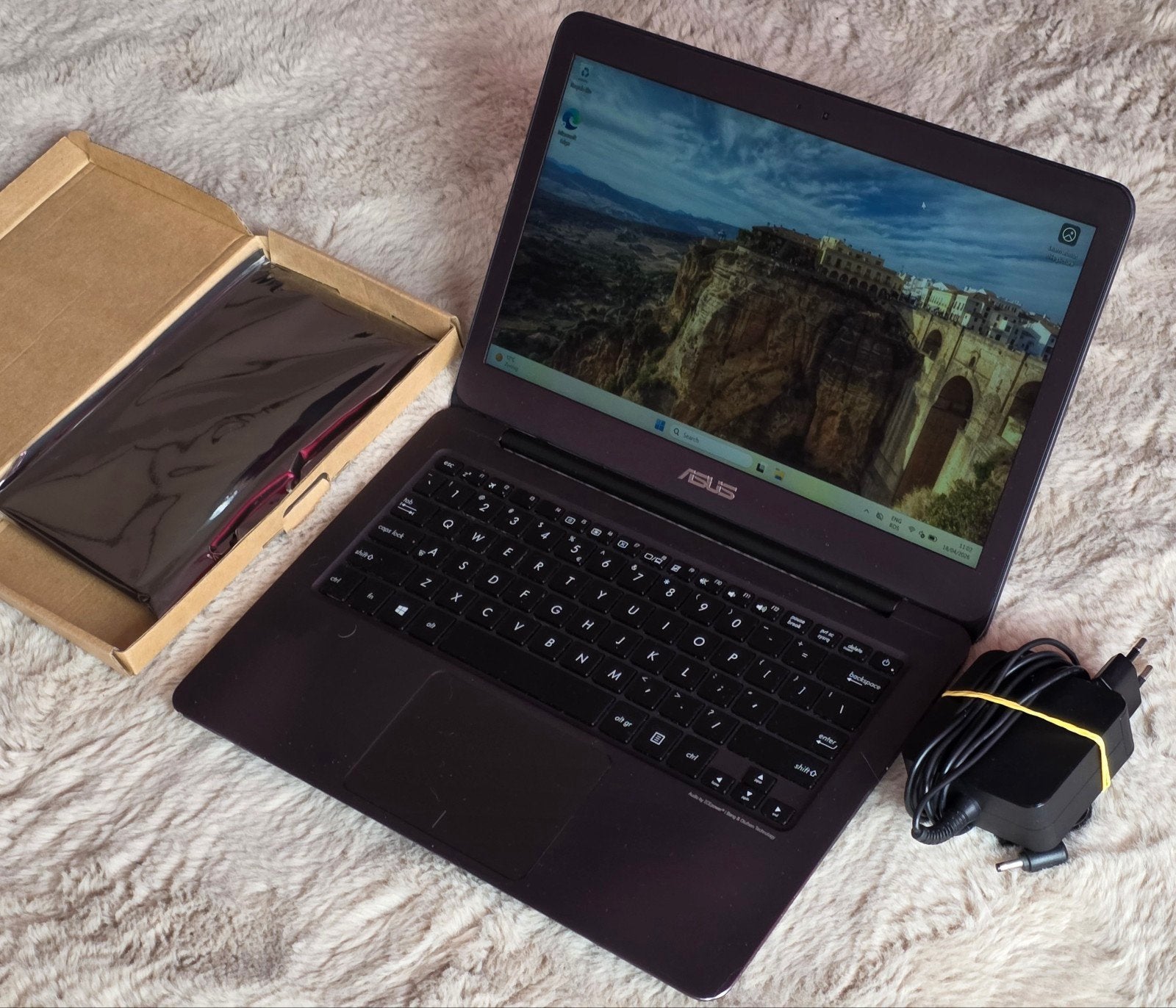 Asus Zenbook, Computers en Software, Windows Laptops, Met videokaart, Qwerty, 8 GB, 14 inch