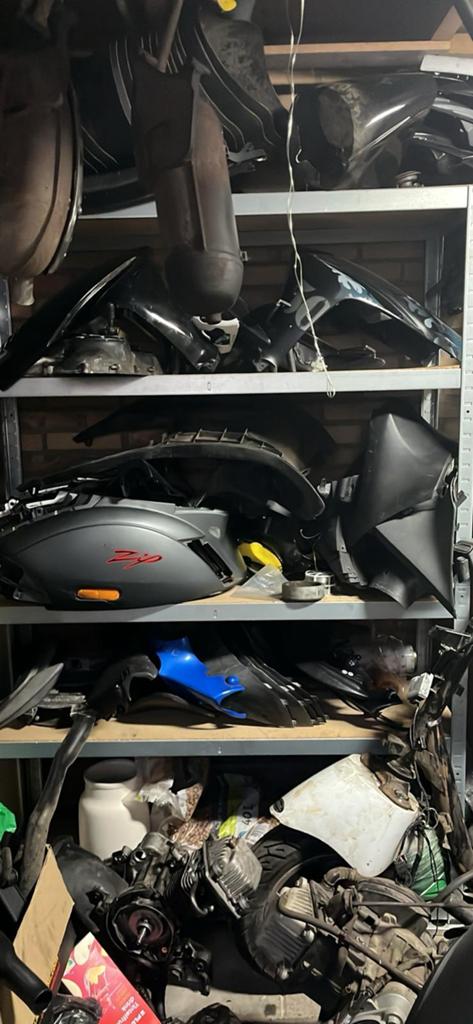 Diverse onderdelen zip 4t&2t onderdelen 4t blokken, Fietsen en Brommers, Brommeronderdelen | Scooters, Ophalen of Verzenden, Zo goed als nieuw