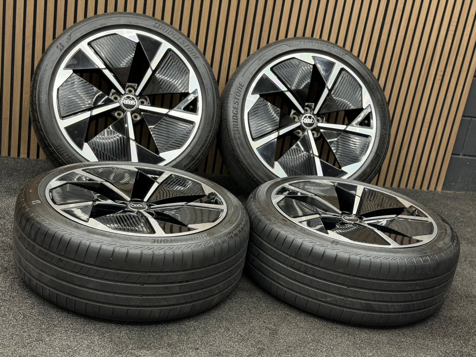 Originele 21 inch Audi Q4 e-tron RS 5x112 Bridgestone AO, Auto-onderdelen, Banden en Velgen, Ophalen, ., Banden en Velgen, 21 inch