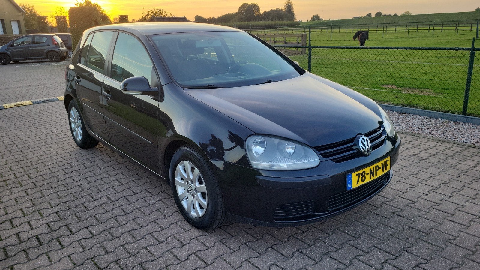 VOLKSWAGEN GOLF 5 1.4 FSI | NIEUWE APK | CARPLAY | CRUISE CO, Auto's, Voorwielaandrijving, Zwart, 4 cilinders, 620 kg