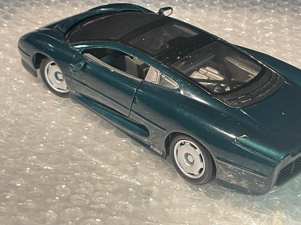 Model 1:24 Jaguar XJ220 in nette staat, Hobby en Vrije tijd, Modelauto's | 1:24, Ophalen of Verzenden, Gebruikt, Auto, Maisto