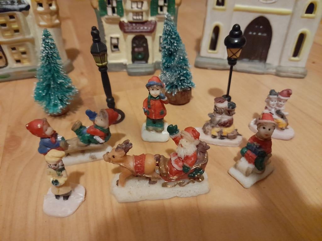 Zeer mooie huisjes licht en poppetjes, Diversen, Ophalen, Nieuw