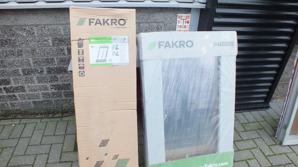 Dakraam Fakro FTP-V U3 en Dakpannen Gootstuk EHU-P 03, Ophalen, Minder dan 80 cm, 80 tot 120 cm, Zo goed als nieuw