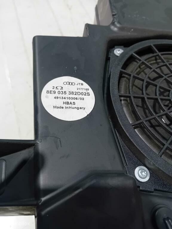 Subwoofer Audi A4 8E9035382D 8E9035223D, Gebruikt, Ophalen of Verzenden