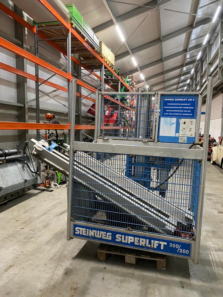 Bouw lift materiaal, Ophalen