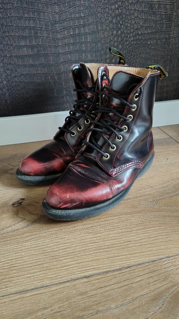 Dr. Martens schoenen rood maat 38, Lage of Enkellaarzen, Ophalen of Verzenden, Dr. Martens, Gedragen