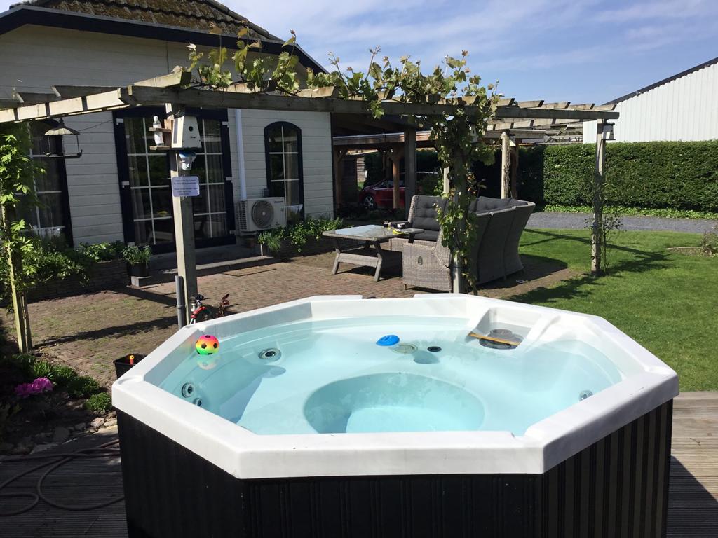 Te huur vakantiehuisje - bijna volgeboekt -, Vakantie, Zwembad