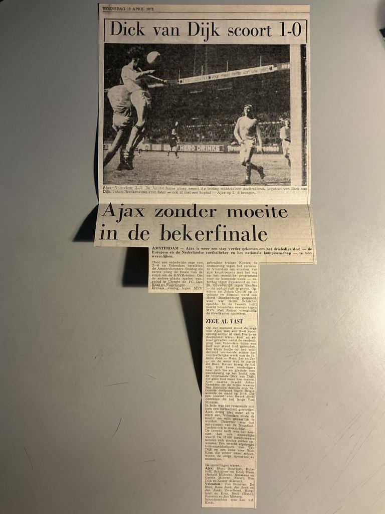 Voetbal krantenartikel Ajax Volendam april 1972, Ophalen of Verzenden, Knipsel(s)