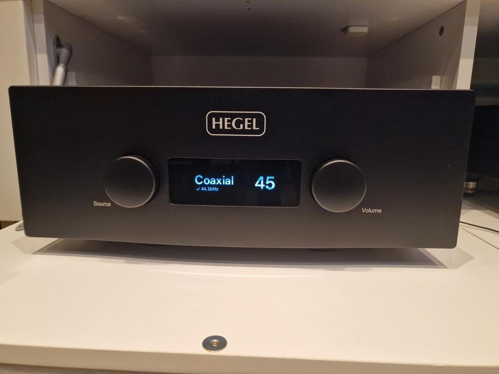 Hegel H590 in nieuwstaat + 1,5j winkelgarantie, Audio, Tv en Foto, Versterkers en Receivers, Ophalen, Zo goed als nieuw, 120 watt of meer