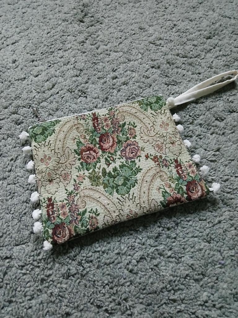 Vintage Tapestry Clutch met Bloemen, Sieraden, Tassen en Uiterlijk, Tassen | Reistassen en Weekendtassen, Gebruikt, Beige, Minder dan 40 cm