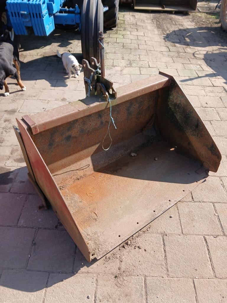 Vicon kunstmeststrooier,     grondbak hefmast boxlift, Ophalen, Grondbewerking