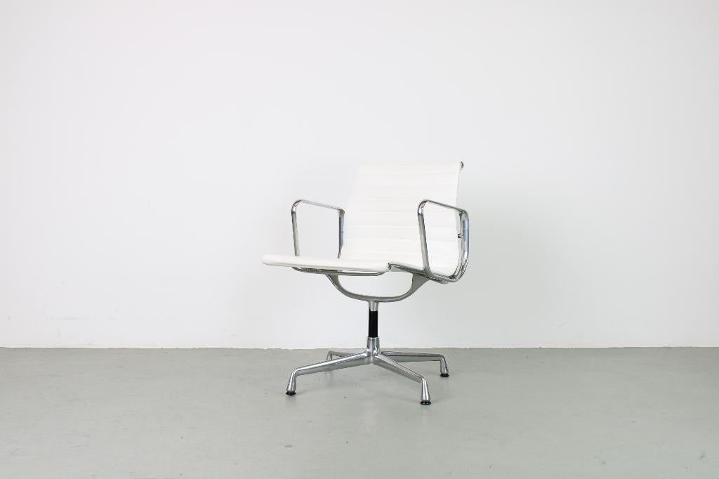 Vitra EA 108, Aluminium, Snow White (wit) leer, Ophalen, Gebruikt, Wit, Leer