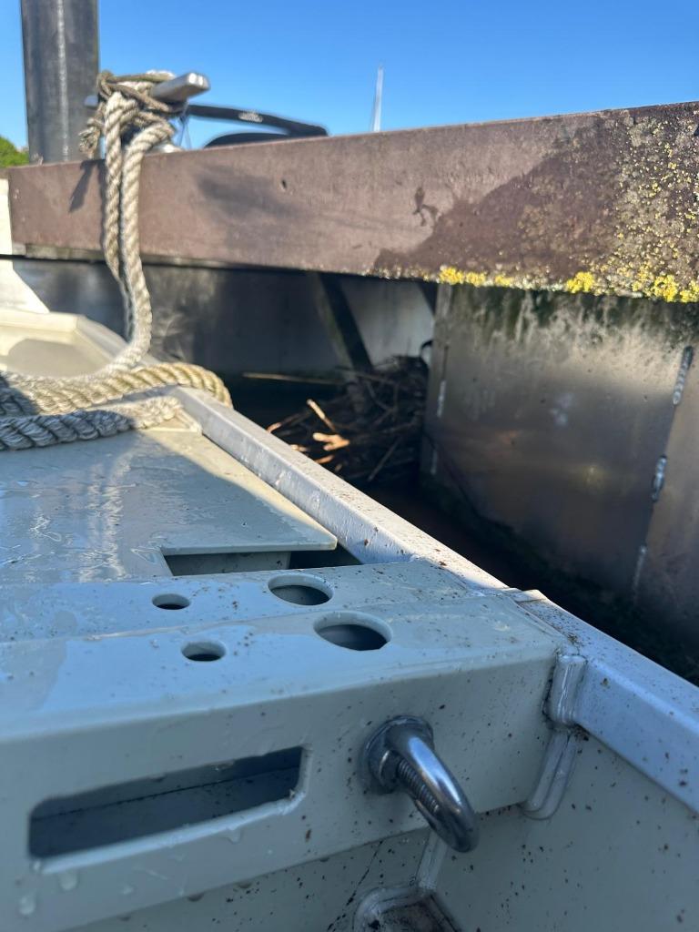 Foto 3 van Visboot muliti functionele bootje met 10PK 2takt motor