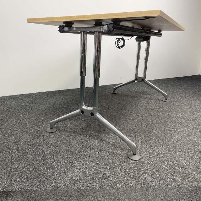 Vitra Ad Hoc Zit- Zit Bureau - Elektrisch Verstelbaar 24247, Ophalen, In hoogte verstelbaar, Gebruikt