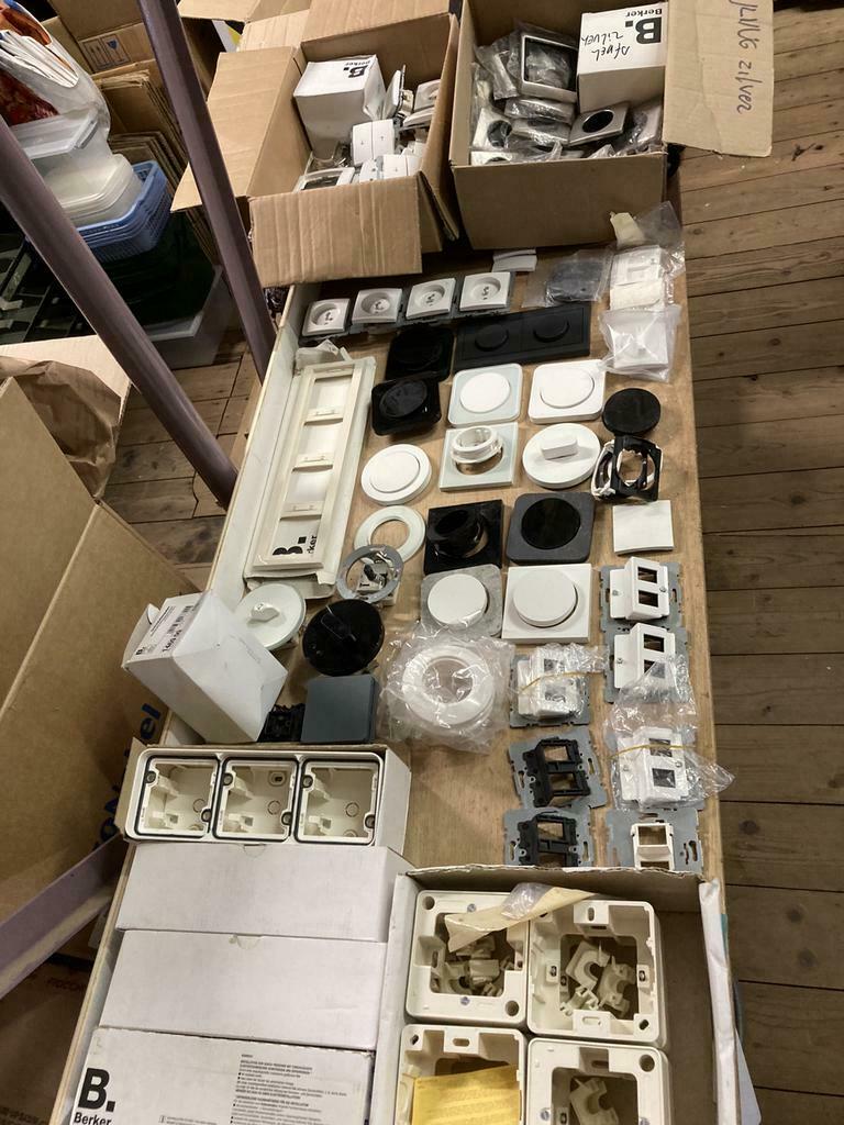 Divers schakelmateriaal Berker ook per stuk nieuw gebruikt, Ophalen of Verzenden, Gebruikt, Stopcontact