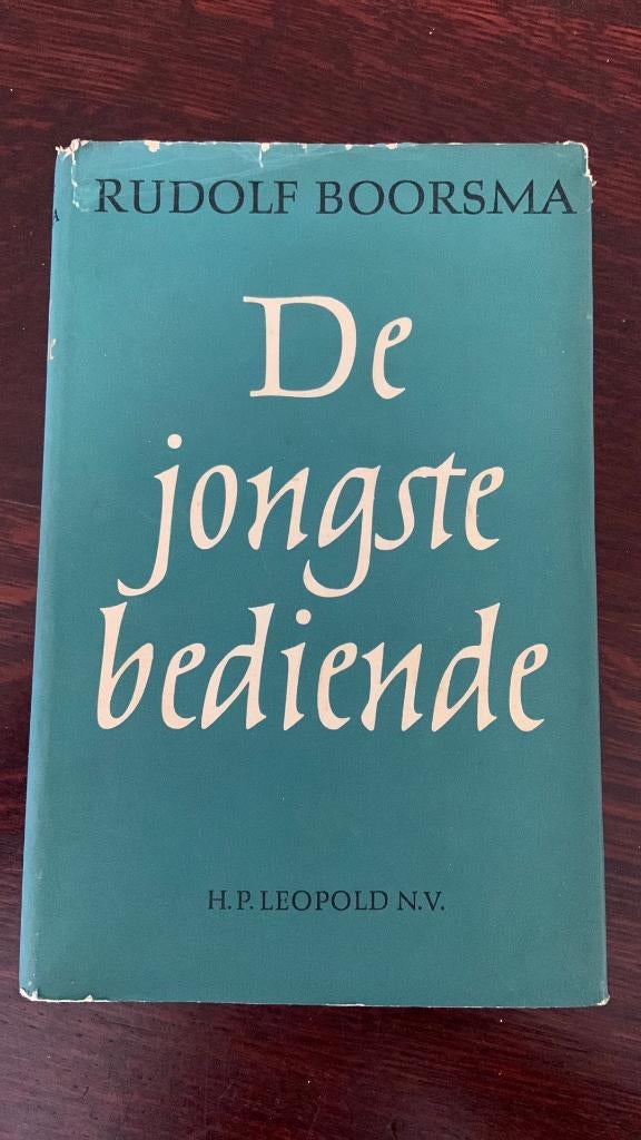 De jongste bediende - Rudolf Boorsma, Boeken, Ophalen of Verzenden, Gelezen