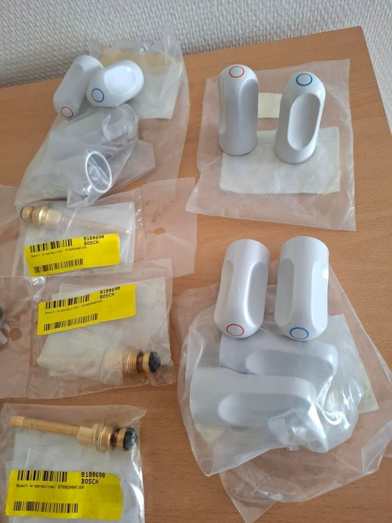 Geiser knoppen, spindels en kraanleertjes Bosch/Junkers, Ophalen of Verzenden, Minder dan 3 jaar oud, Minder dan 20 liter, Nieuw