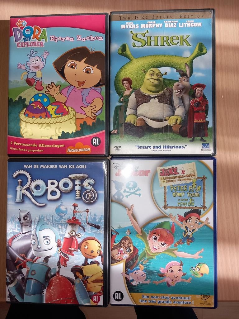 4 kinder dvd's Dora Schrek Robots Peter Pan, Alle leeftijden, Ophalen of Verzenden, Zo goed als nieuw, Amerikaans