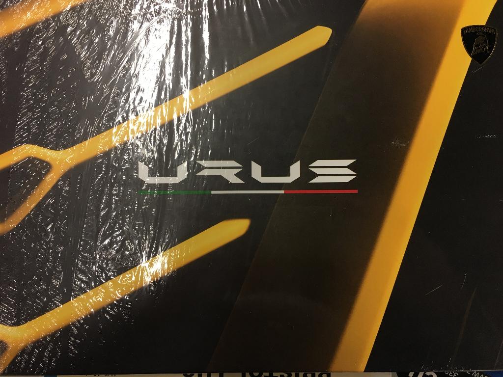 Lamborghini Urus hardcover brochure folder Engels 2019, Ophalen of Verzenden, Nieuw, Overige merken