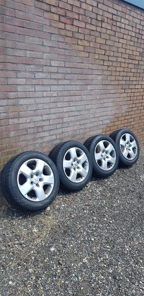 Vredestein en Semperit winterbanden 205/55 R16  Opel Zafira, Auto-onderdelen, Banden en Velgen, Ophalen, Gebruikt, 16 inch, Banden en Velgen