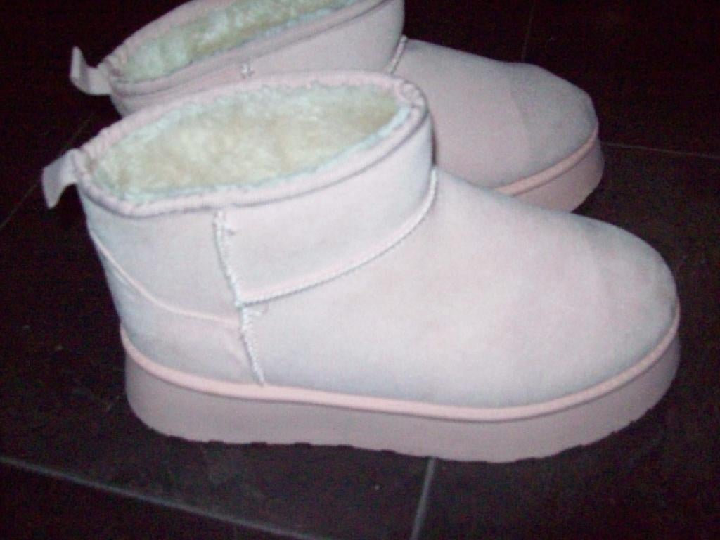 Platform Uggs Enkellaarsjes roze met vacht 41 Nieuw, Lage of Enkellaarzen, Nieuw, Ophalen of Verzenden, Onbekend