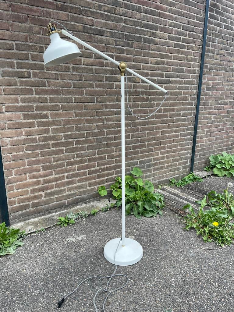 IKEA staande vloerlamp wit, Ophalen of Verzenden, Zo goed als nieuw, 150 tot 200 cm