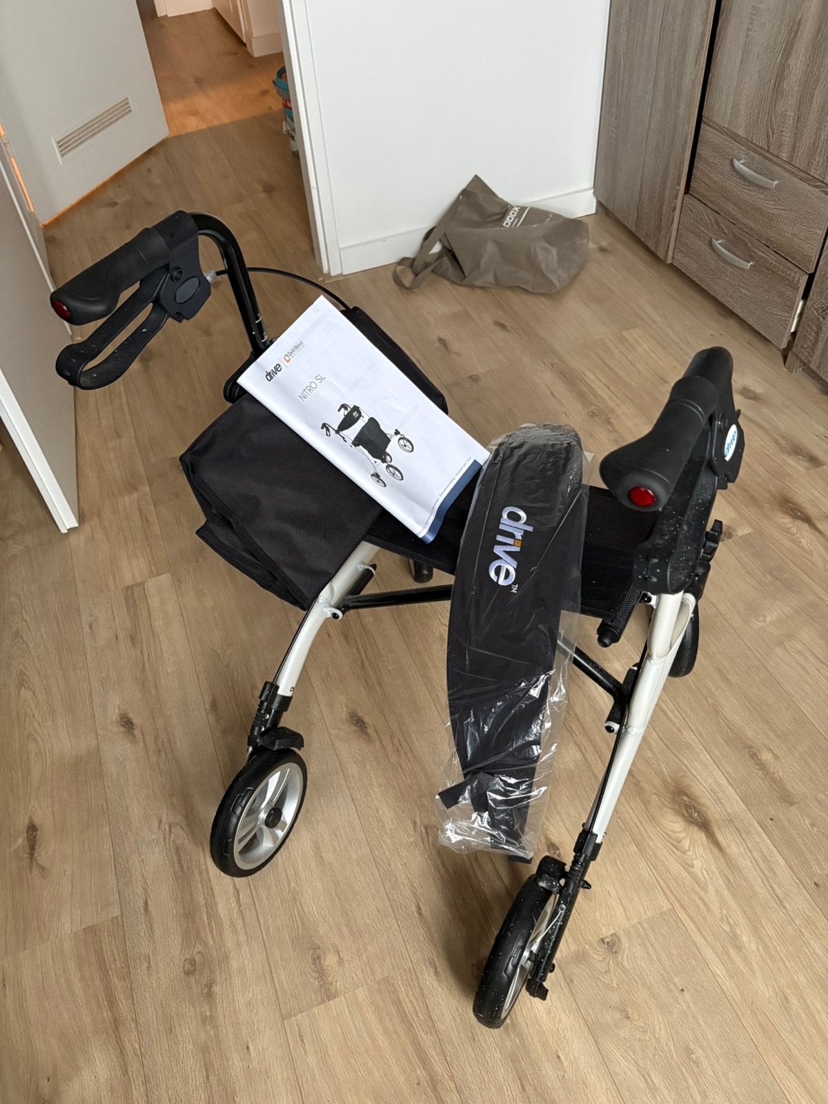 Rollator Nitro SL (SuperLight), Ophalen, Lichtgewicht, Zo goed als nieuw