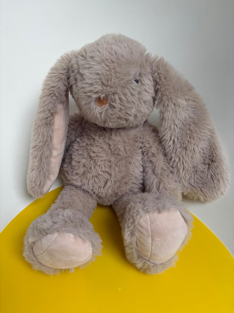K1165 Action konijn licht bruin, Kinderen en Baby's, Speelgoed | Knuffels en Pluche, Ophalen of Verzenden, Zo goed als nieuw, Konijn