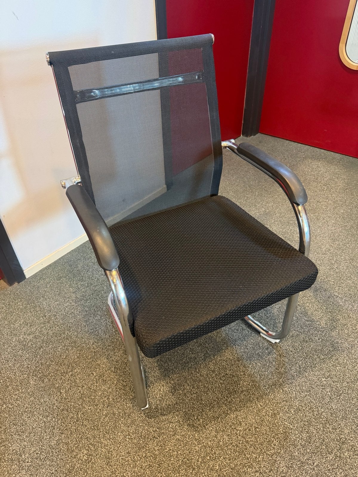 Moderne zwarte stoelen (kantoor, eetkamer of bureaustoel), Ophalen, Gebruikt, Zwart, Vier