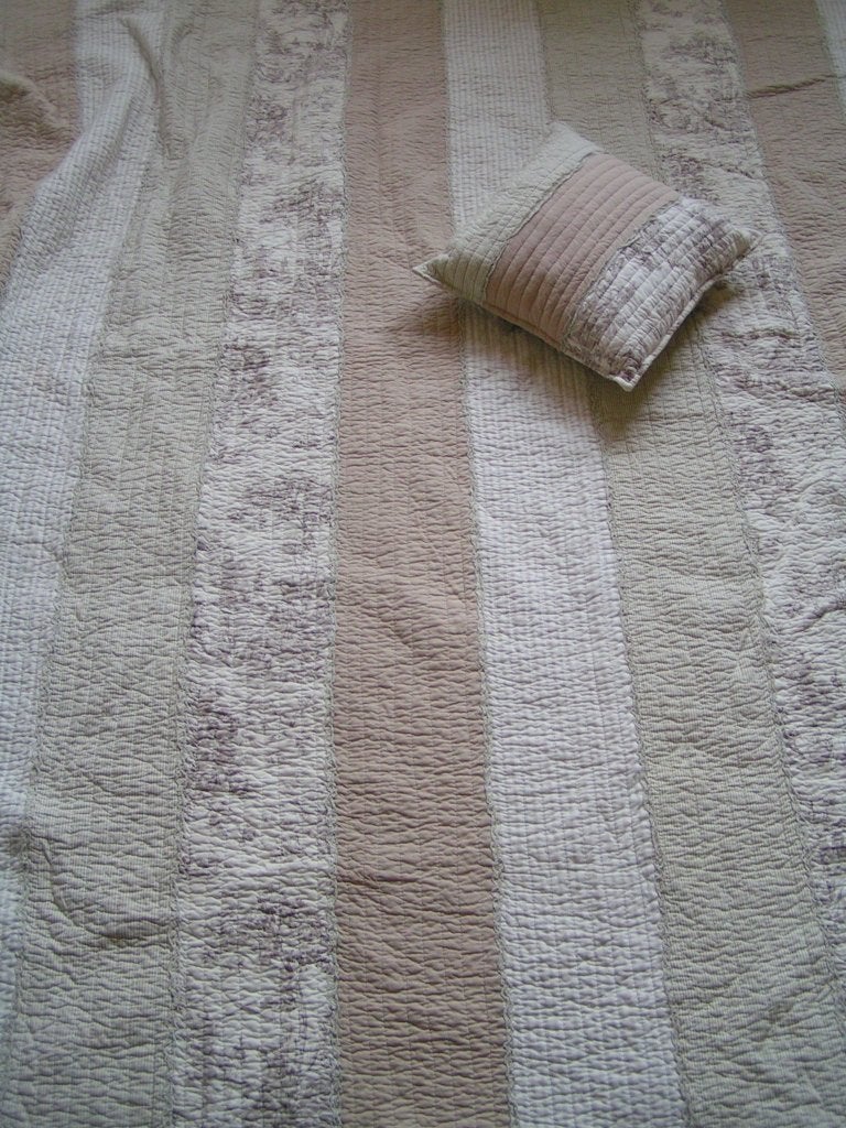 grote quilt sprei toile de jouy met kussen nr XX 352, Verzenden, Zo goed als nieuw, Tweepersoons, Deken of Dekbed