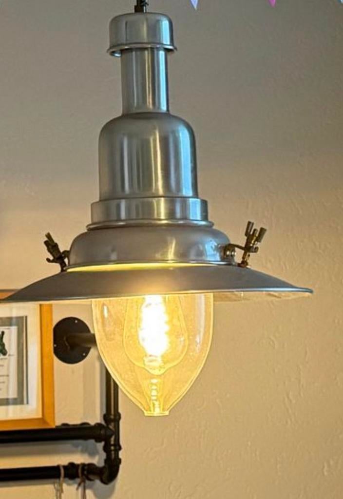 2 identieke Industriële hanglampen - Metaal en Glas, Huis en Inrichting, Lampen | Hanglampen, Ophalen, Gebruikt, Glas, 50 tot 75 cm